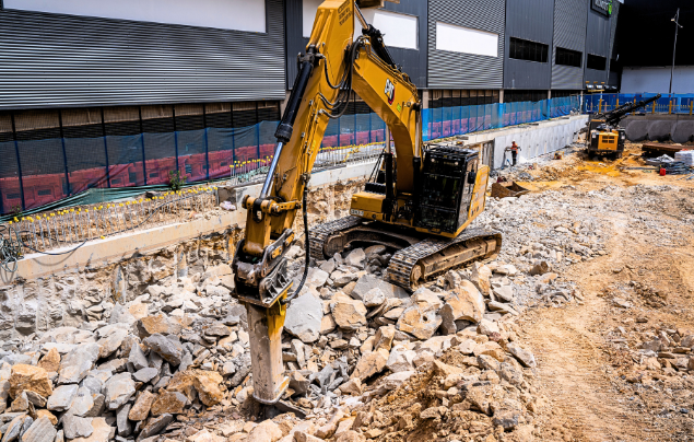 Avoid These Common Mistakes When Hiring Excavation and Civil Machinery